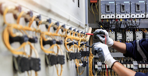 Professional Electrician technician working in Beloit, KS